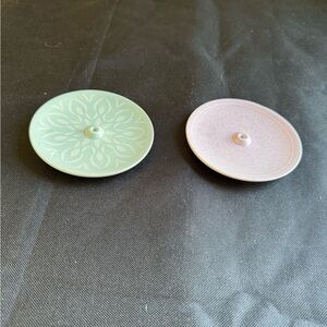 Set of Two Decorative Plates in Green and Pink